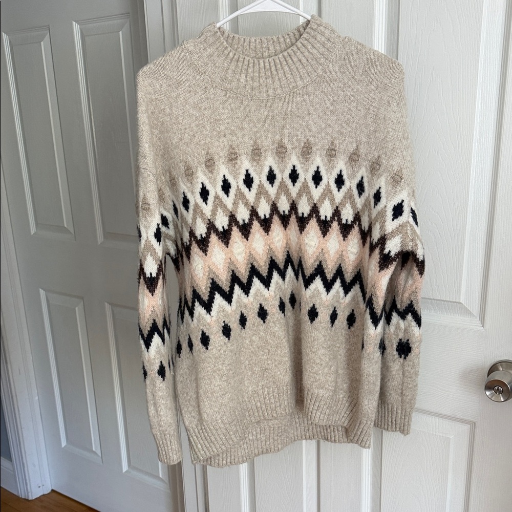H&M Beige Fair Isle Crewneck Sweater with Black and Blush Pattern